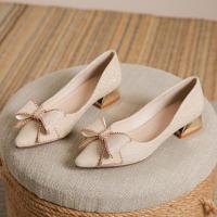 Tacones altos puntiagudos tacones gruesos zapatos de las mujeres 2025 nuevo arco de gama alta tacón medio zapatos individuales - details 2