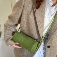 Bolso de hombro de gamuza, bolso de mano tipo almohada, gran capacidad, color caramelo, holgado, estilo hobo, bolso de mano coreano, color sólido, bolso de mano de viaje - details 10