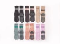 Calcetines de yoga de algodón tipo toalla con rayas de punto de silicona antideslizantes para mujer, cálidos, para pilates, con agarre, tipo tripulación. - details 8