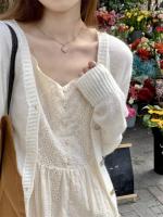 Vestido elegante de encaje ahuecado con silueta interior de línea A, vestido sin tirantes, diseño de cintura alta, falda larga sin mangas - details 2