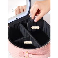 Estuche de maquillaje portátil con luces, divisores ajustables, organizador de artículos de tocador de viaje de cuero PU, cierre de cremallera, alimentado por USB - details 2