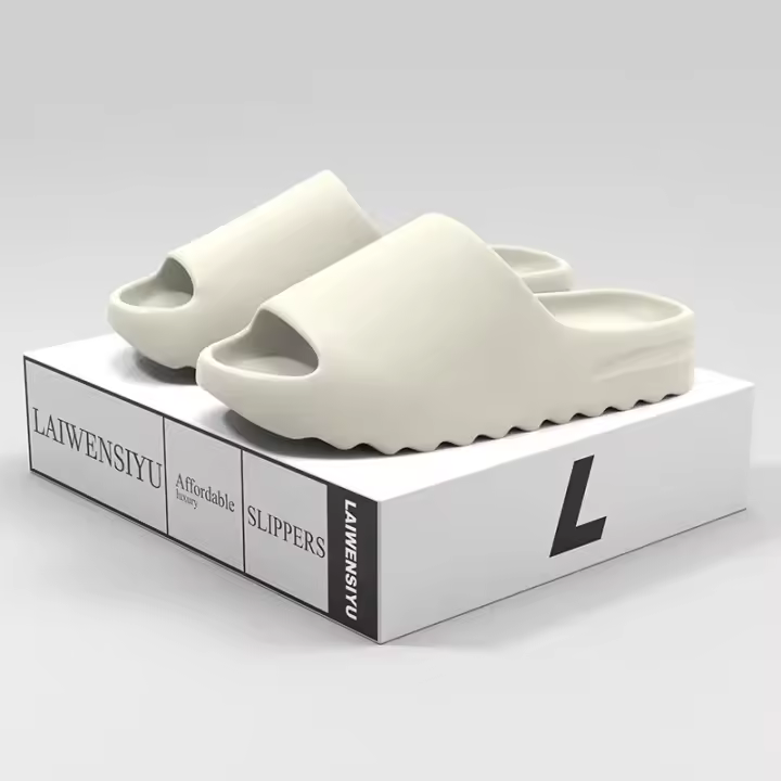 Zapatillas de nube con plataforma gruesa para mujer, suela suave de EVA, chanclas de playa de verano, zapatillas antideslizantes para el baño y el hogar - 1