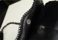 Bolso De Hombro Para Mujer Estilo Casual Cuero PU Negro Con Cadena Y Estampado De Piedra Bolso De Mano Envolvente Tendencia 2024 - details 9