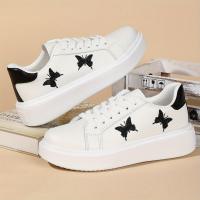 Calzado deportivo informal para mujer, zapatillas para patinar con mariposas bordadas, suela gruesa y cordones - details 2