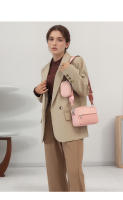 Bolso Cuadrado Bordado Clásico Mini Bolso de Cambio de Llave para Mujer con Correa de Hombro Ancho - details 14