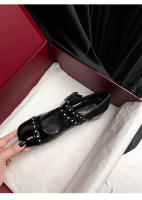 Nuevos zapatos franceses Mary Jane cabeza cuadrada diseño de hebilla de una palabra tacón medio grueso boca poco profunda zapatos individuales charol de mujer - details 18