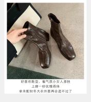 Nuevas botas cortas delgadas de piel de caballo lavada con punta cuadrada y tacón grueso - details 8