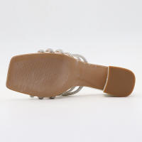 Sandalias exteriores sencillas con diamantes de imitación y tacón alto con tiras y puntera abierta - details 16