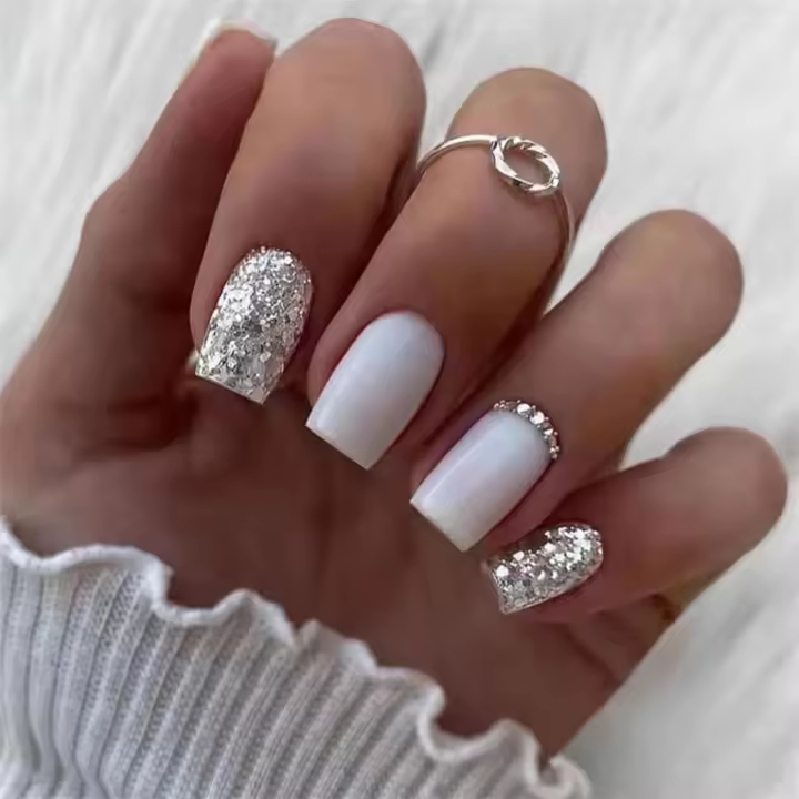 Set de 24 Uñas Postizas Francés Rosas Brillantes Estilo Natural y Dulce para Mujeres - 1