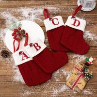 Medias de punto navideñas con letras tejidas, calcetines de lana duraderos con alfabeto bordado, colgante de árbol de Navidad rojo - details 0