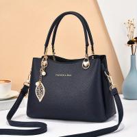 Elegante bolso de mano con correa de hombro desmontable, herrajes en tono dorado y elegante dije de hoja - Elegante bolso blanco para uso diario, bolso informal y elegante |   Bolso de mano con encanto elegante |   Bolsa - details 8