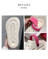 Los estudiantes usan la versión coreana de moda y creativa de los zapatos con agujeros, zapatillas geniales de cabeza de bolsa de paso de mierda de suela gruesa suave de EVA de verano para mujer - details 3