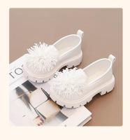 Zapatos de cuero informales para niñas, zapatos planos sin cordones para niños, mocasines de fiesta negros para la escuela, primavera y otoño, bola peluda bonita, 2025 - details 7