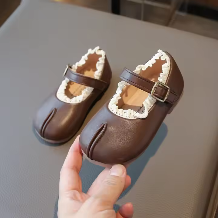 2025 nuevos zapatos planos para niños, zapatos sencillos de cuero de princesa Lolita para niñas, zapatos informales de moda plisados y versátiles para caminar para niños - 1