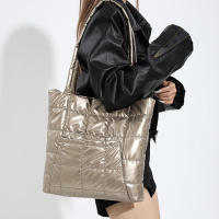 Bolso de mano acolchado de plumas para mujer, bolsa de hombro de gran capacidad, alta calidad, Color sólido, Invierno - details 12