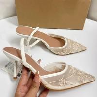 Zapatos de tacón de novia rojos de marca de diseñador para mujer, zapatos de vestir de tacón alto con cordones y hojas bordadas en la espalda, glamurosos - details 4