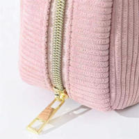 Bolso De Maquillaje Para Viaje Organizador De Cosméticos De Corduroy Para Mujeres Estuche De Belleza Portátil De Cierre De Cremallera - details 5