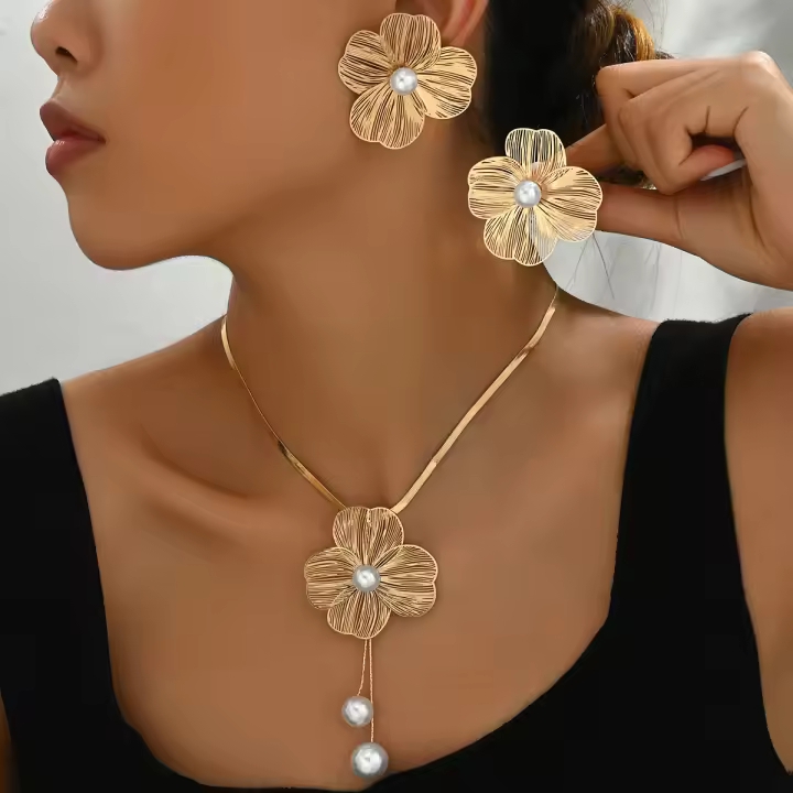 Conjunto de pendientes de collar para mujer Cadena de clavícula larga de nicho con diseño de perlas con incrustaciones de flores versátiles - 1