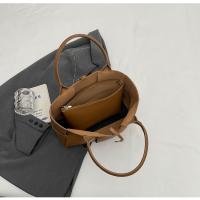 Bolso de mano grande todo en uno, bandolera trenzada de gran capacidad para axila, a la moda, novedad de otoño, 2025 - details 8
