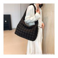 Bolso de hombro tipo bandolera con diseño de nubes plisadas para mujer, bolso de mano de gran capacidad con doble cara y doble tirón - details 45