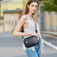 Bolsos y carteras de cuero con correas de colores hechos a mano - details 0