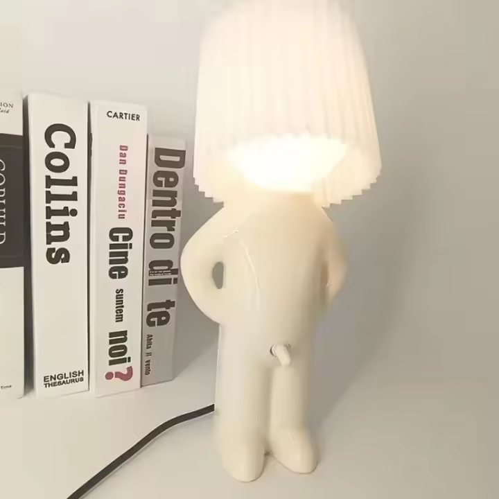 Lámpara de mesa creativa Claeted Naughty Boy, iluminación de lectura con pliegues LED únicos, luz de noche junto a la cama para dormitorio, regalo para niños - 1