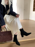 Botas cortas Tacón alto Tacón grueso Cremallera trasera Cabeza cuadrada Botas de moda versátiles - details 17