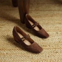 Retro cordero flip interior que aumenta los zapatos individuales, nueva hebilla cruzada de cabeza cuadrada con tamaño de tacón de cuña zapatos de mujer. - details 26