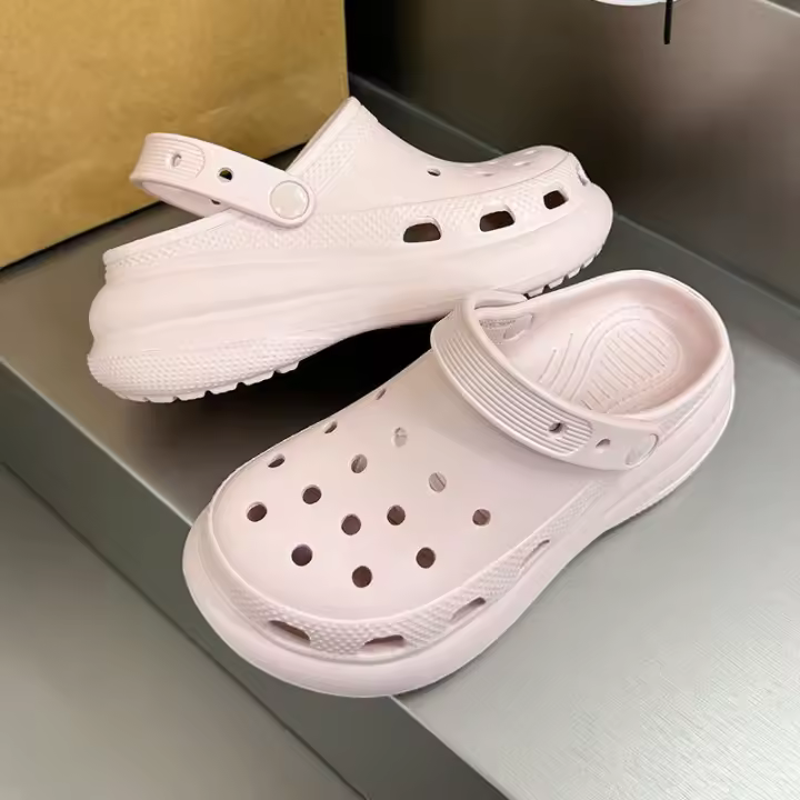 Zuecos de verano nuevos de 25 años para mujer, sandalias antideslizantes gruesas resistentes al desgaste informales para interiores y moda - 1