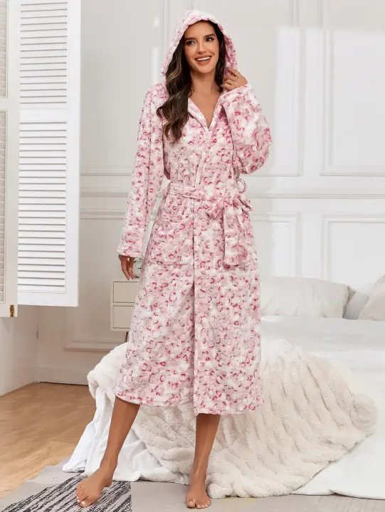 Bata de Franela Cálida con Capucha Tamaño Grande Estampado de Leopardo Ideal para Otoño e Invierno - 1