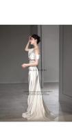 Brazo de gran tamaño que cubre la fiesta de baile de la novia, brindis de boda ligero, vestido de noche blanco, adulto - details 9