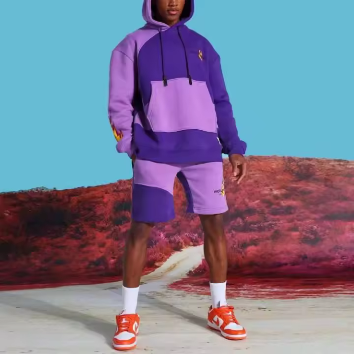 Diciembre 60% algodón 40% poliéster lana flameada corte y costura de bloques de color sudadera con capucha de dos colores para hombre estilo morado - 1