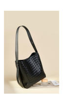 Bolso de hombro de cuero tejido a mano de gran capacidad a la moda bandolera bandolera bandolera para mujer - details 8