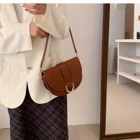 Bolso bandolera elegante para mujer - Bolso de hombro versátil con herrajes en tono dorado, cierre de cremallera y forro de poliéster, marrón/negro, perfecto para ocasiones informales o formales, bolso bandolera, accesorio de moda, bolso elegante, acabado - details 6