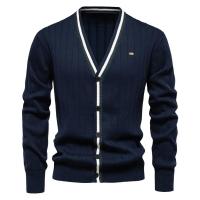 Chaqueta de punto de tendencia de suéter de manga larga con cuello en V para hombre de otoño e invierno - details 10