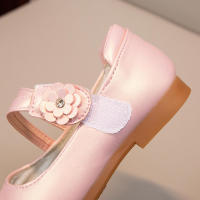 Zapatos de cuero con flores para niña, calzado plano de princesa para fiesta de boda, dulce y suave, clásico, para primavera y otoño - details 11