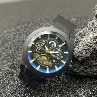 Reloj deportivo de cuarzo con correa de silicona y esqueleto de luz azul para hombre de nueva tendencia - details 15