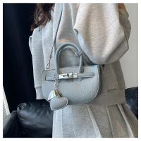 Bolsa de sillín portátil simple para mujer 2025 nueva bolsa de mensajero de hombro de tendencia de moda de estilo extranjero - details 37