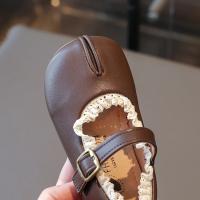 2025 nuevos zapatos planos para niños, zapatos sencillos de cuero de princesa Lolita para niñas, zapatos informales de moda plisados y versátiles para caminar para niños - details 20
