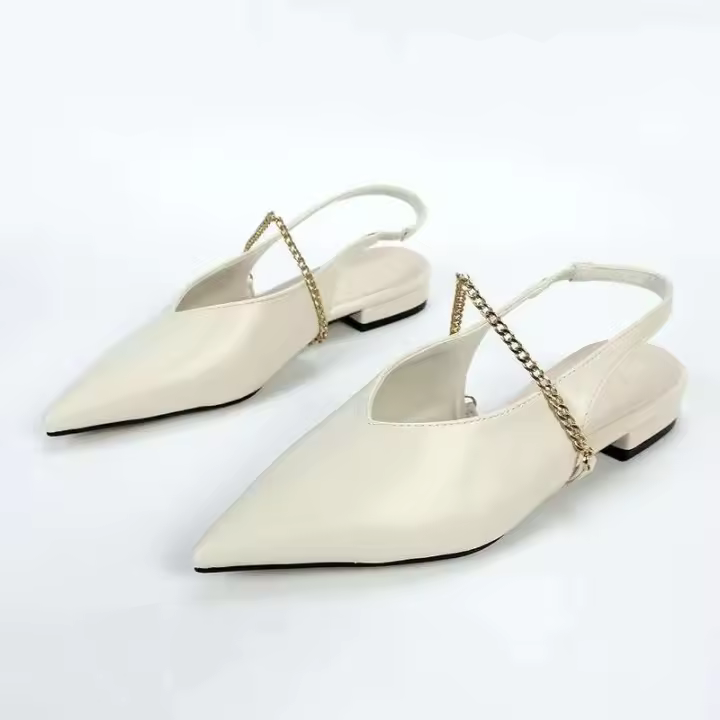 2024 Sandalias planas con diseño de cadena de Metal dorado a la moda para mujer, puntiagudas con tacones expuestos, verano y niñas - 1