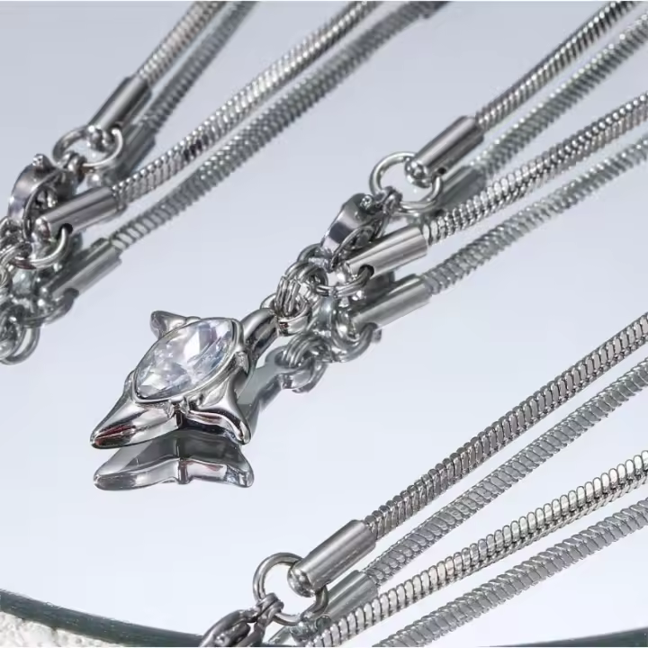 Collar de titanio unisex con circonia y gemas de estrella, diseño exclusivo hip-hop de lujo. - 1