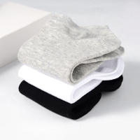 Conjunto de 3 Calcetines Bajos para Hombre - Negro, Blanco y Gris, Desodorantes y Absorbentes del Sudor, Tejido 100% Poliéster con Puños Acanalados para Deporte y Uso Diario - details 4