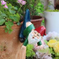 Mini estatua colgante de Gnomo divertida, escultura en miniatura de enano realista de dibujos animados, colgante de pantalones de enano de resina - details 8