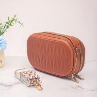 Neceser de viaje moderno de piel sintética, bolso bandolera cuadrado portátil, diseño acolchado con correa, organizador de artículos de tocador impermeable - details 16