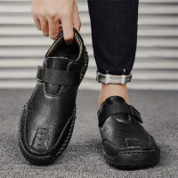 Zapatillas deportivas de cuero para hombre, zapatos planos sin cordones de Velcro, cómodos, ligeros, para conducir, para caminar y trabajar - details 3