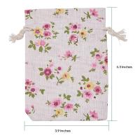 50 bolsas florales de arpillera con cordón, bolsa de regalo de lino, bolsas de joyería, sacos para fiesta de boda de Navidad, 5,3 x 3,9 pulgadas - details 4
