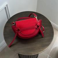 Bolso bandolera ajustable para mujer - Poliéster duradero de color rojo vibrante, compartimento espacioso para teléfono, lápiz labial y documento de identidad - Elegante y funcional para el desplazamiento diario, compras, trabajo - details 1