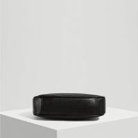 Bolso de hombro de piel sintética negro, versátil, clásico y elegante, con correa de cadena en tono dorado, tela, diseño con estampado de letras, cierre de cremallera, ideal para ir de compras - details 4