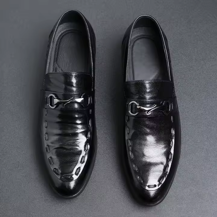 La primera capa de piel de oveja es transpirable, ropa formal de alta gama, cubre los pies y un pedal de zapatos de cuero. - 1