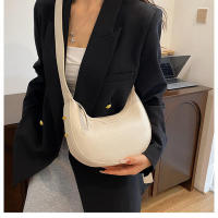 g para mujer nuevo bolso versátil de hombro para axila informal de moda en forma de media luna - details 25